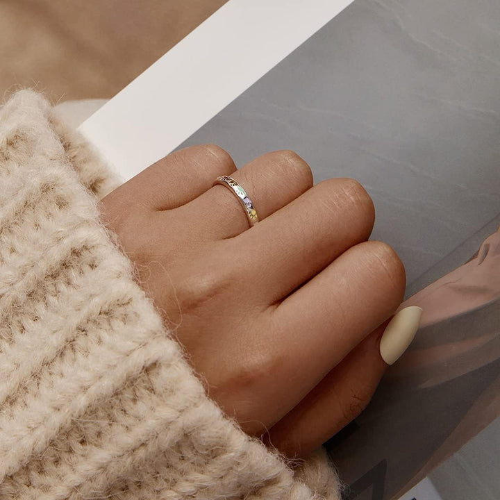 Srebrny pierścionek z motywem łapki