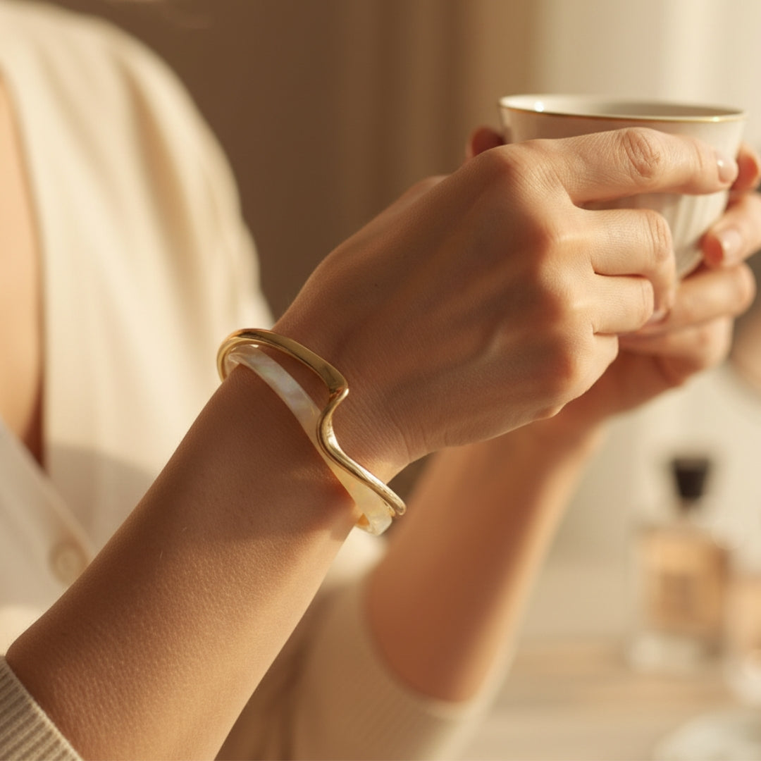 Maria™ | Złota bransoletka z białym opalem