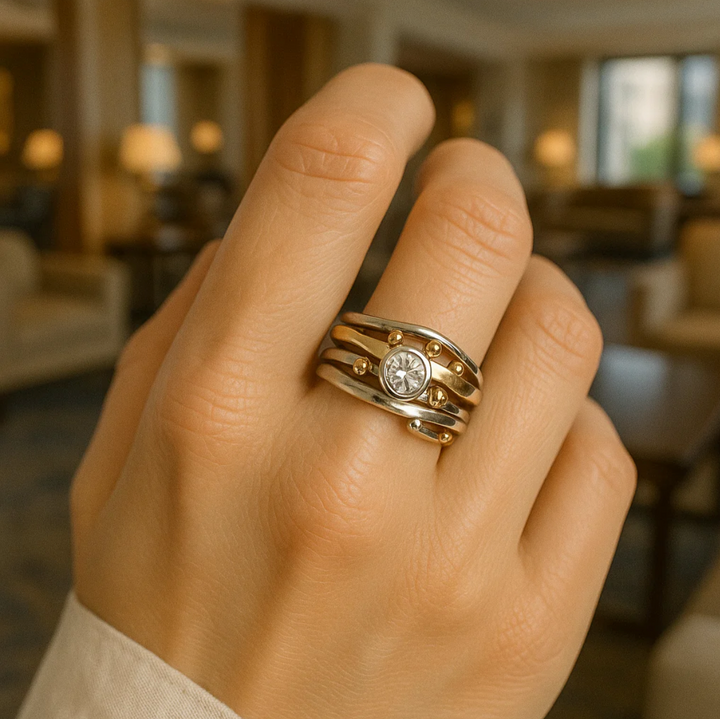 Maria™ | Pierścionek z cyrkonią i złotą inkrustacją